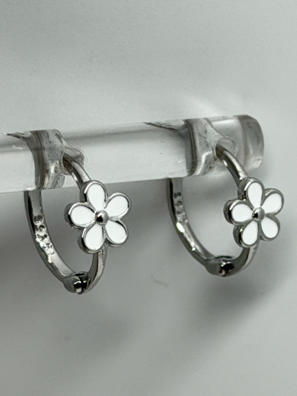 925 stamped of Sterling Silver Hoop Earrings with White Enamel Daisy Charm